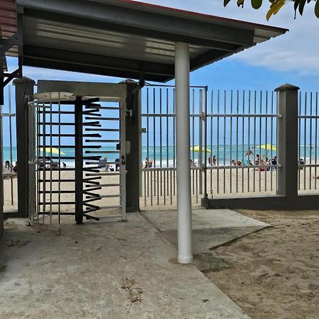 Steps From Foxwoods- Beachfront Retreat With Pools 산후안 외부 사진