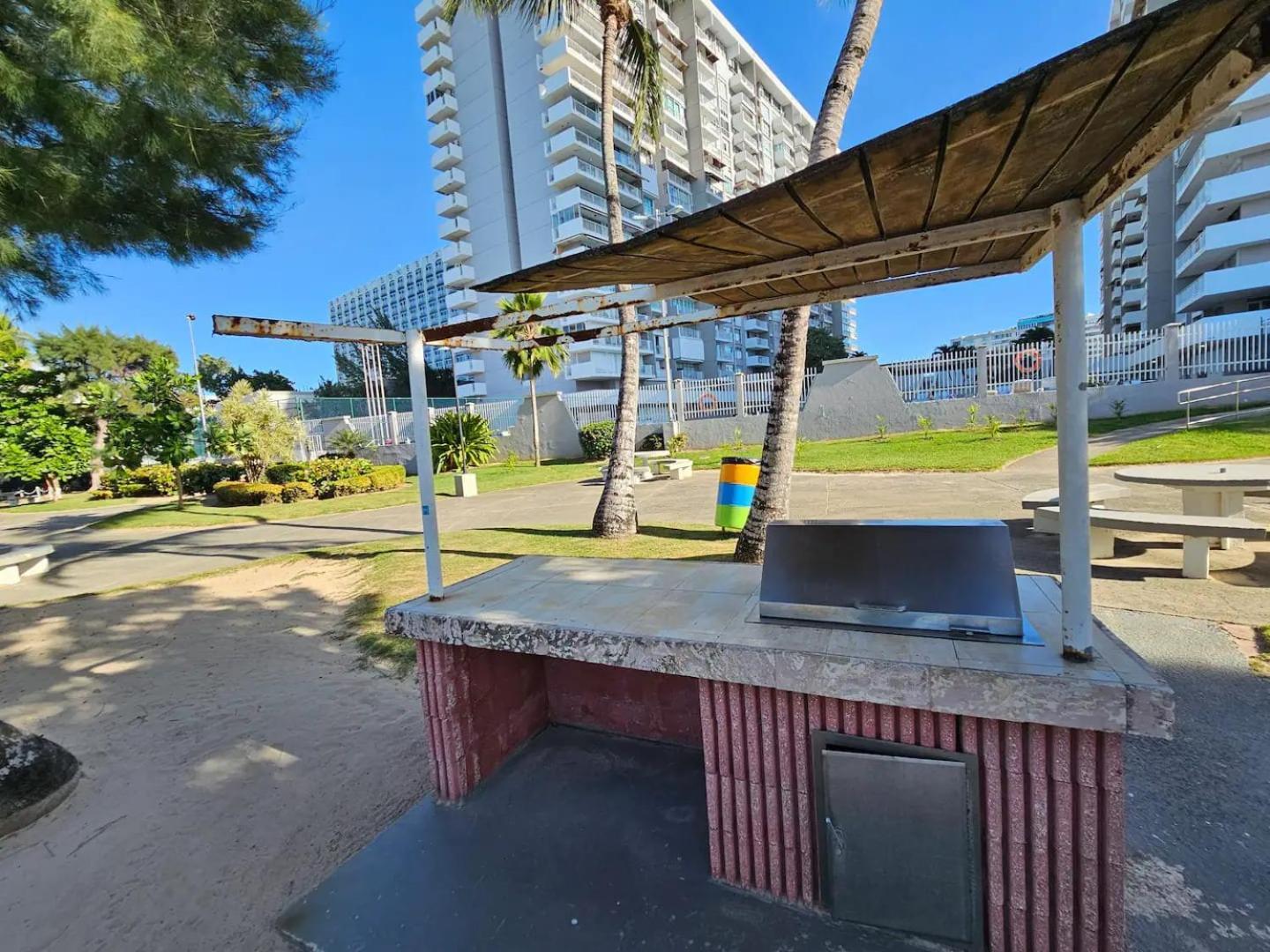 Steps From Foxwoods- Beachfront Retreat With Pools 산후안 외부 사진