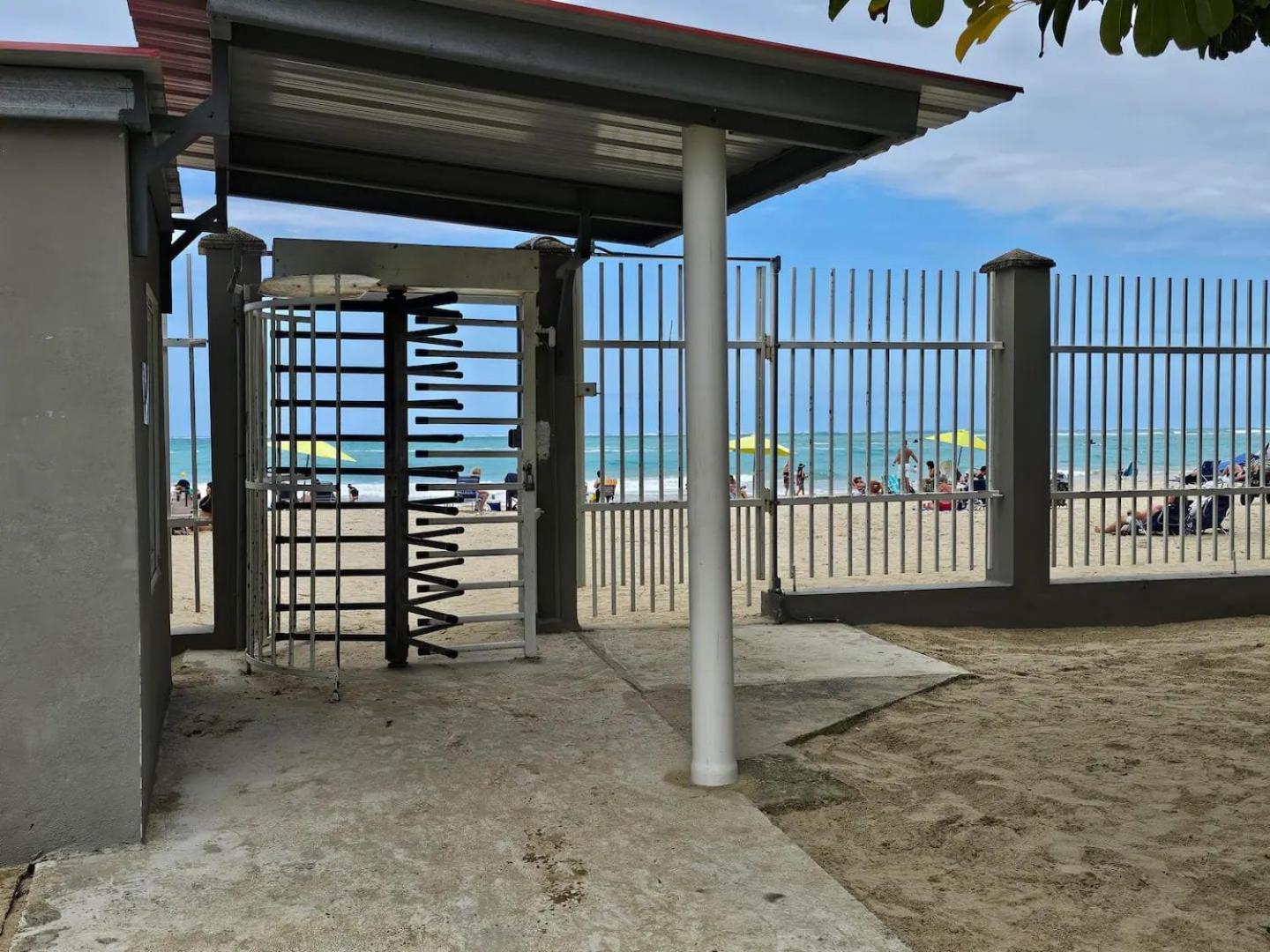 Steps From Foxwoods- Beachfront Retreat With Pools 산후안 외부 사진