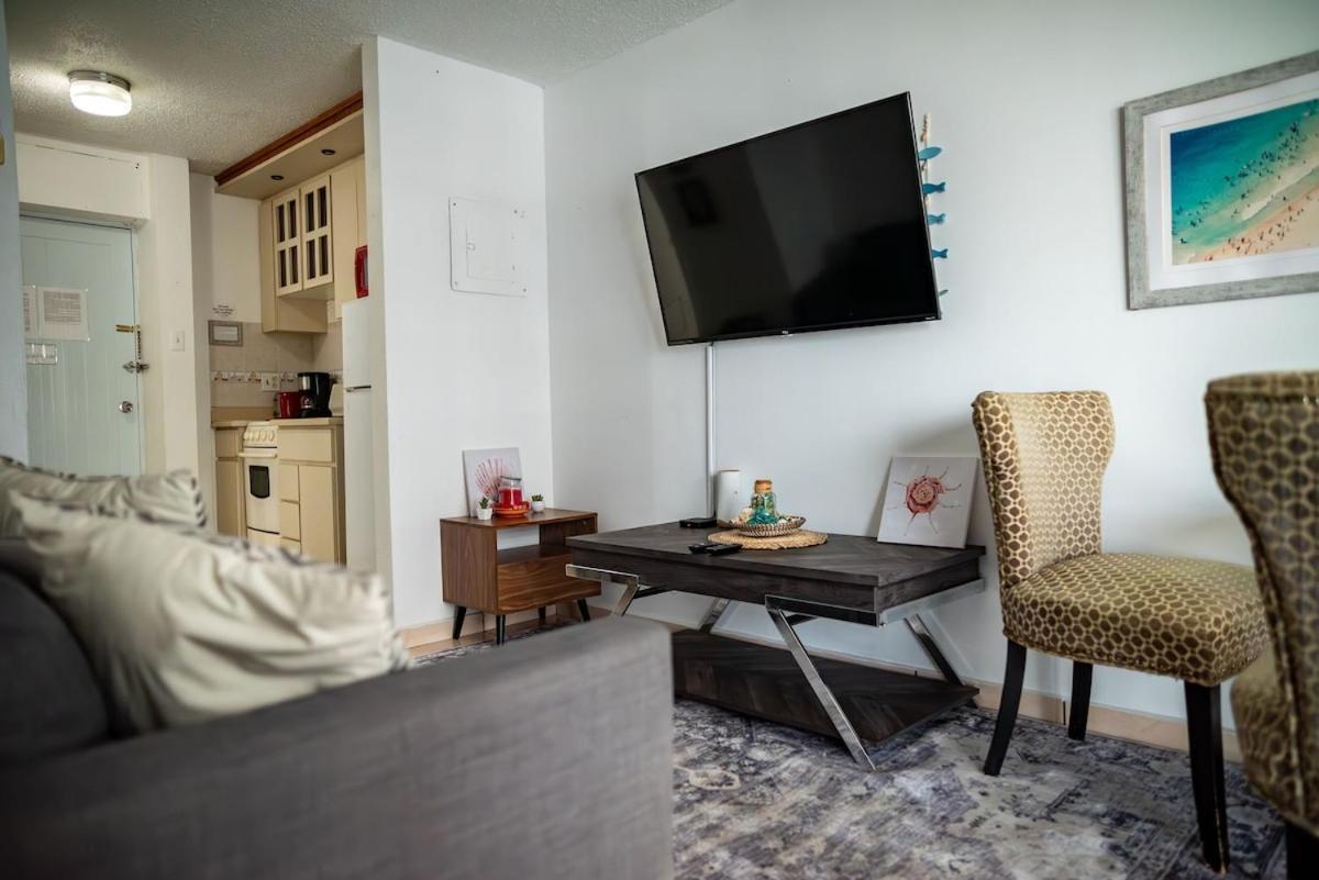 Steps From Foxwoods- Beachfront Retreat With Pools 산후안 외부 사진